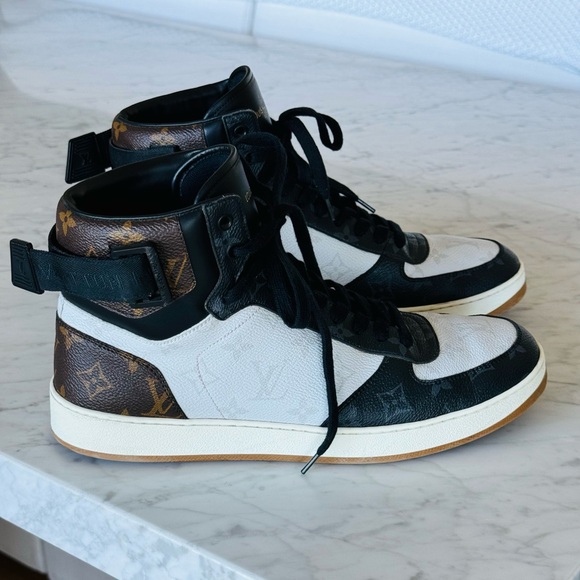 🎈LV Sneakers - Picture 1 of 8